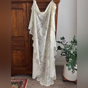 Vintage Lace Ivory Table Cloth